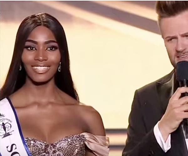 Mswane khi trả lời thi ứng xử. Ảnh: Clive Blog Life. Mswane khi trả lời thi ứng xử. Ảnh: Clive Blog Life.