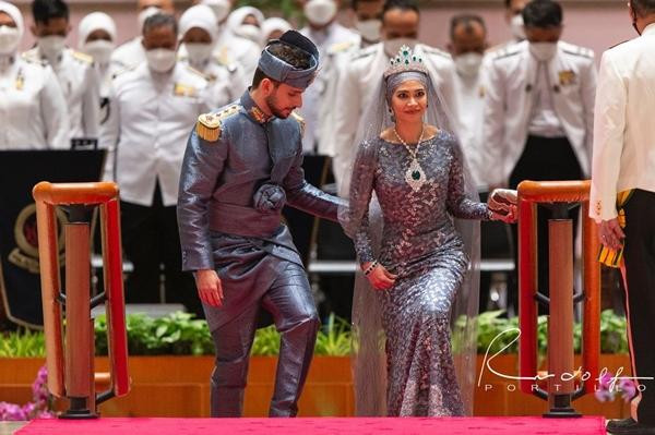 Fadzilah chưa chia sẻ nhiều thông tin về chồng mới cưới. Ảnh: Instagram. Fadzilah chưa chia sẻ nhiều thông tin về chồng mới cưới. Ảnh: Instagram.