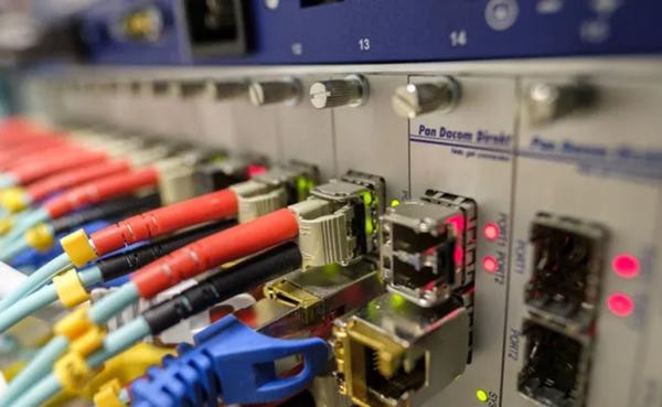 Tức giận vì mạng chậm, người này đốt luôn tủ chứa dây cáp mạng. Ảnh minh họa: NDTV. Tức giận vì mạng chậm, người này đốt luôn tủ chứa dây cáp mạng. Ảnh minh họa: NDTV.