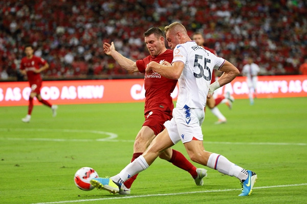 Trận Liverpool - Crystal Palace diễn ra ở SVĐ Quốc gia Singapore vào tháng 7/2022. Ảnh: Standard Chartered Singapore Trophy.