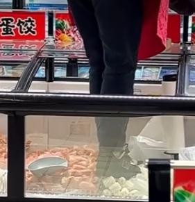 Đâu có thấy miếng nhựa nào? Ảnh: SCMP. Đâu có thấy miếng nhựa nào? Ảnh: SCMP.