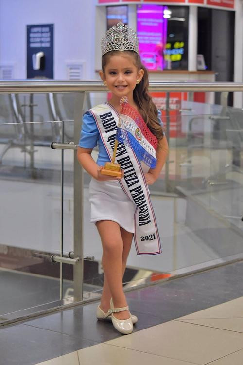 Fiorella được khen xinh đẹp, trưởng thành, nhưng cuộc thi sắc đẹp dành cho trẻ em thì nhận nhiều ý kiến trái chiều. Ảnh: La Nación. Fiorella được khen xinh đẹp, trưởng thành, nhưng cuộc thi sắc đẹp dành cho trẻ em thì nhận nhiều ý kiến trái chiều. Ảnh: La Nación.