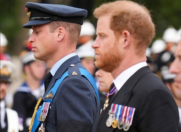 Anh em William - Harry tại tang lễ của Nữ hoàng. Ảnh: WPA Pool/ Getty Images.