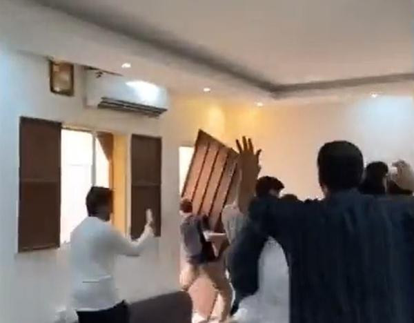 Chi có bóng đá mới tạo ra được những cảm xúc thế này. Ảnh: Twitter.