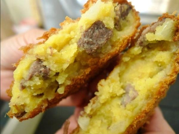 Món thịt bò Kobe viên với khoai tây trứ danh. Ảnh: Asahiya.