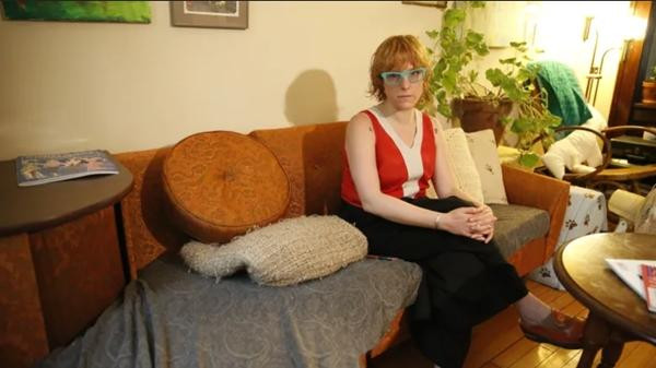 Cô Chalmers. Ảnh: Tyson Koschik/ CBC. Cô Chalmers. Ảnh: Tyson Koschik/ CBC.