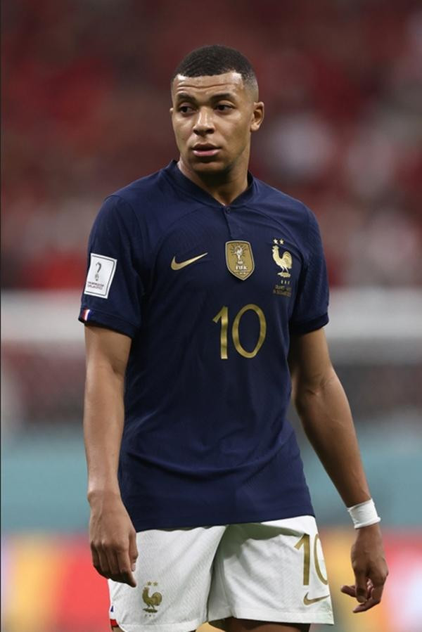 Thật bất ngờ là "cỗ máy chạy" Mbappe hóa ra cũng đi bộ nhiều hơn chạy trong các trận đấu. Ảnh: Getty. Thật bất ngờ là "cỗ máy chạy" Mbappe hóa ra cũng đi bộ nhiều hơn chạy trong các trận đấu. Ảnh: Getty.