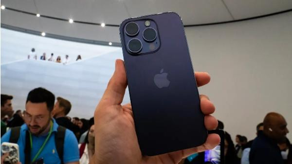 Có những người dùng điểm tích sẵn trong các ứng dụng để mua iPhone 14. Ảnh: Jason Hiner/ ZDNET. Có những người dùng điểm tích sẵn trong các ứng dụng để mua iPhone 14. Ảnh: Jason Hiner/ ZDNET.