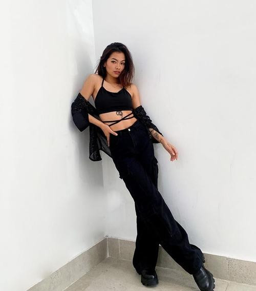 Phương châm sống của cô cũng rất mạnh mẽ, sắc sảo. Phương châm sống của cô cũng rất mạnh mẽ, sắc sảo.