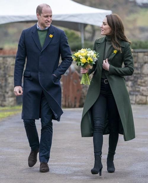 William - Kate trong chuyến thăm xứ Wales. Ảnh: Getty.