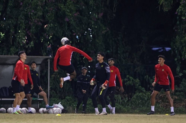 Các cầu thủ Malaysia không quen với thời tiết lạnh. Ảnh: Bernama. Các cầu thủ Malaysia không quen với thời tiết lạnh. Ảnh: Bernama.