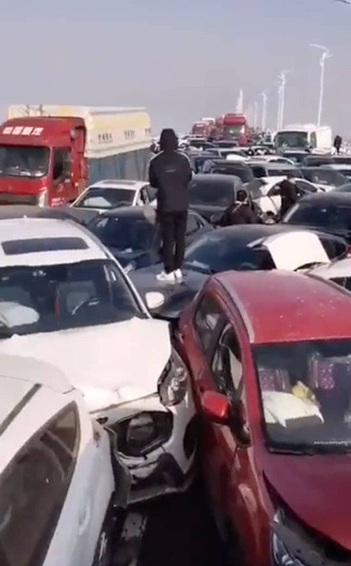 Rất khó để rời khỏi hiện trường. Ảnh: Twitter. Rất khó để rời khỏi hiện trường. Ảnh: Twitter.