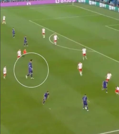 Messi rất hay đi bộ trong trận đấu, thay vì chạy. Ảnh: BBC.