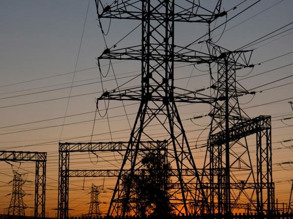 Cả một khu vực ở Ấn Độ gần như tối nào cũng mất điện 2 - 3 tiếng. Ảnh minh họa: Canva.