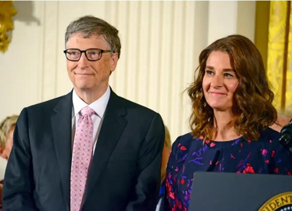 Khi chưa ly hôn, Bill Gates và vợ (cũ) cùng nhau làm từ thiện rất nhiều. Ảnh: Alamy. Khi chưa ly hôn, Bill Gates và vợ (cũ) cùng nhau làm từ thiện rất nhiều. Ảnh: Alamy.