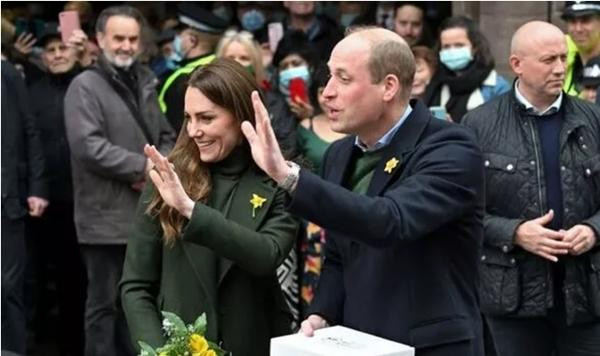 Vợ chồng William - Kate thường xuyên có hành động, ngôn ngữ cử chỉ giống nhau. Ảnh: Getty.