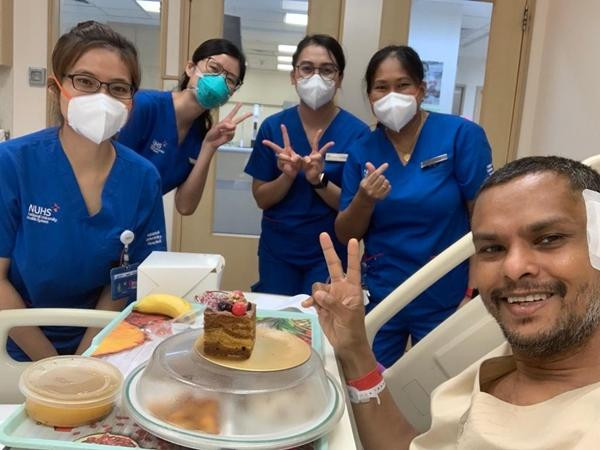 Anh Sadayan (bên phải). Ảnh: Sadayan Maideen. Anh Sadayan (bên phải). Ảnh: Sadayan Maideen.