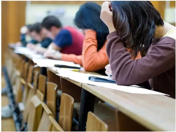 Nhiều người từ lâu không còn đi học nhưng vẫn gặp ác mộng về các kỳ thi. Ảnh: Shutterstock. Nhiều người từ lâu không còn đi học nhưng vẫn gặp ác mộng về các kỳ thi. Ảnh: Shutterstock.