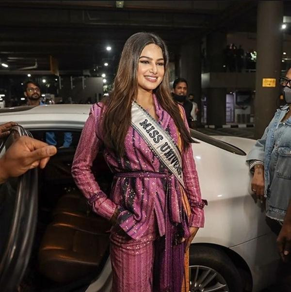 Harnaaz được chào đón nồng nhiệt khi về quê hương. Ảnh: Instagram.