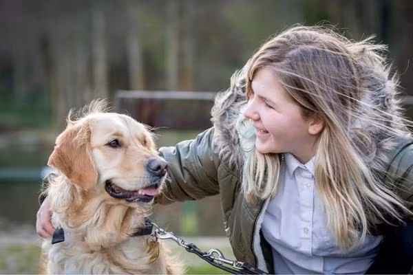 Bạn có thể cần giảm thời gian dùng mạng xã hội. Ảnh minh họa: Wales Online.