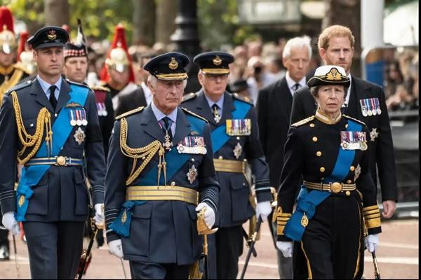 Các con và cháu Nữ hoàng tham gia lễ rước. Ảnh: Sean Smith/ The Guardian Các con và cháu Nữ hoàng tham gia lễ rước. Ảnh: Sean Smith/ The Guardian