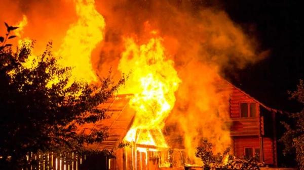 Tức giận đến mức muốn đốt nhà người yêu cũ thì đáng sợ thật. Ảnh minh họa: Freepik. Tức giận đến mức muốn đốt nhà người yêu cũ thì đáng sợ thật. Ảnh minh họa: Freepik.