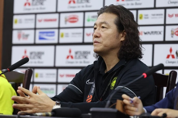 Dù netizen Malaysia giận dữ về quả penalty mà ĐT Việt Nam được hưởng, HLV Kim Pan Gon vẫn tránh bình luận. Ảnh: Bernama. Dù netizen Malaysia giận dữ về quả penalty mà ĐT Việt Nam được hưởng, HLV Kim Pan Gon vẫn tránh bình luận. Ảnh: Bernama.