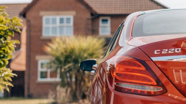 Anh Cao viết sẵn di chúc, để lại tất cả tài sản (nhà, xe, tiền) cho người yêu hẹn hò 1 năm. Ảnh minh họa: Mercedes-Benz Southwest.