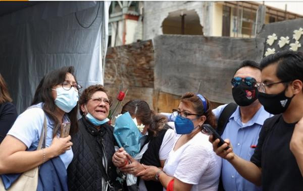 Ngày 19/9/2022, nhiều người đang tập trung tại một sự kiện tưởng niệm nạn nhân của vụ động đất năm 2017 thì lại hoảng hốt khi động đất xảy ra. Ảnh: Luis Cortes/ Reuters.