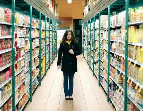 Đến một người trưởng thành cũng thấy khó khăn trong cuộc sống này. Ảnh: Paul Israel via flickr.