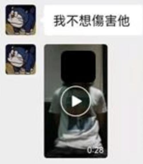 Kẻ lừa đảo gửi video (do chính nạn nhân quay) cho gia đình nạn nhân. Ảnh: Cánh sát Singapore. Kẻ lừa đảo gửi video (do chính nạn nhân quay) cho gia đình nạn nhân. Ảnh: Cánh sát Singapore.