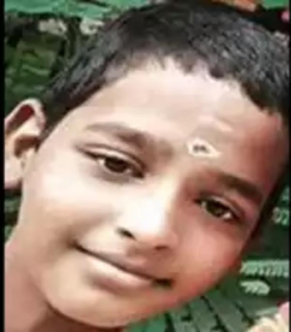 Nam sinh Bala. Ảnh: Times of India. Nam sinh Bala. Ảnh: Times of India.