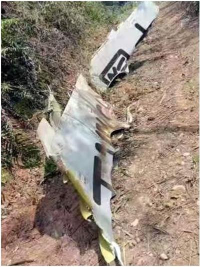 Một mảnh vỡ tại hiện trường. Ảnh: CGTN/ Twitter.