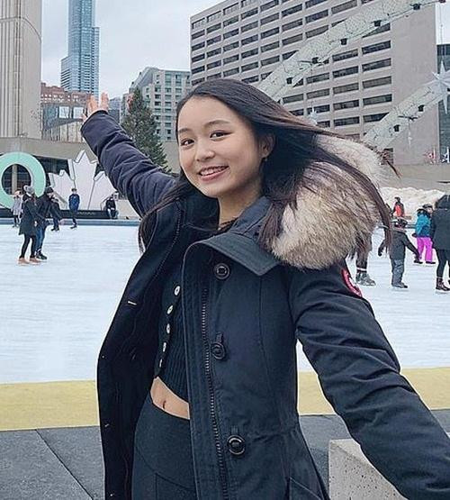 Zhu Yi còn ít tuổi, bình thường rất vui tươi nhí nhảnh. Ảnh: Instagram.