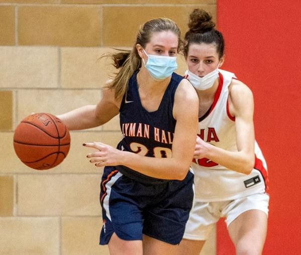 Trận bóng rổ nữ giữa Học viện Sacred Heart và trường trung học Lyman Hall mới diễn ra. Ảnh: Aaron Flaum/ Record-Journal. Trận bóng rổ nữ giữa Học viện Sacred Heart và trường trung học Lyman Hall mới diễn ra. Ảnh: Aaron Flaum/ Record-Journal.