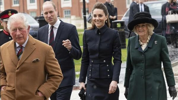 Nữ hoàng Anh dường như đang chuyển giao nhiều công việc cho các thế hệ kế vị mình. Ảnh: Mark Cuthbert/ UK Press via Getty Images. Nữ hoàng Anh dường như đang chuyển giao nhiều công việc cho các thế hệ kế vị mình. Ảnh: Mark Cuthbert/ UK Press via Getty Images.