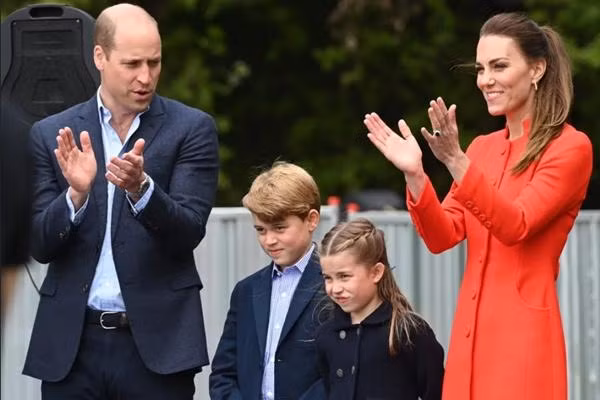 Gia đình xứ Cambridge đến thăm Cardiff. Ảnh: PA.