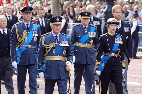 Các thành viên của Hoàng gia Anh đi theo sau linh cữu Nữ hoàng Elizabeth II. Ảnh: Getty. Các thành viên của Hoàng gia Anh đi theo sau linh cữu Nữ hoàng Elizabeth II. Ảnh: Getty.