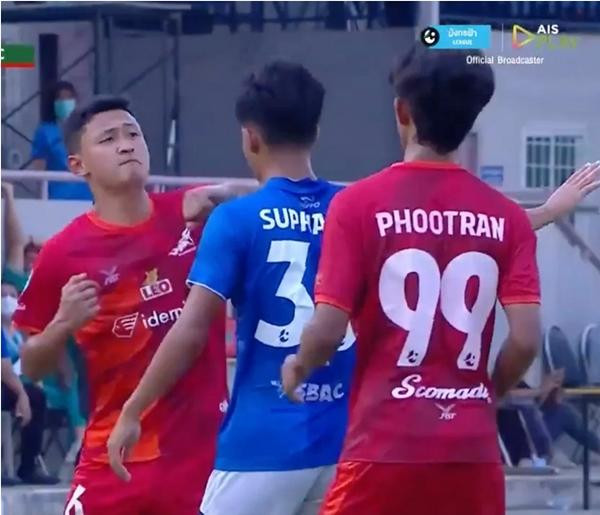 Noichaiboon (mang số 6) lập tức bị CLB cắt hợp đồng. Ảnh: Twitter. Noichaiboon (mang số 6) lập tức bị CLB cắt hợp đồng. Ảnh: Twitter.