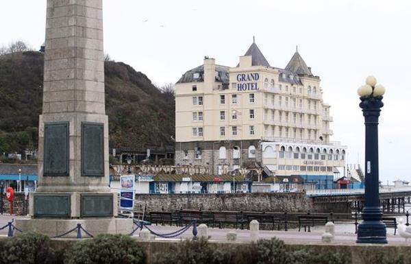 Mới đây, Steve đã đến thăm đài tưởng niệm ở xứ Wales. Ảnh: Daily Post Wales. Mới đây, Steve đã đến thăm đài tưởng niệm ở xứ Wales. Ảnh: Daily Post Wales.