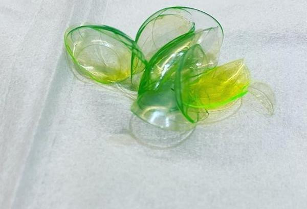 Một số kính đã chuyển màu xanh. Ảnh: Instagram.