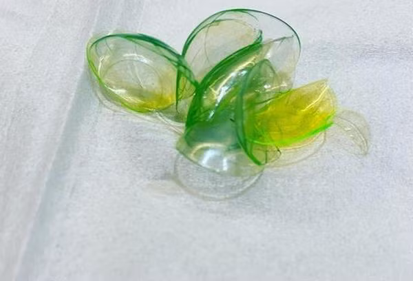 Một số kính đã chuyển màu xanh. Ảnh: Instagram.