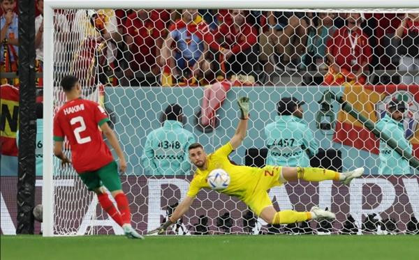 Hakimi sút penalty cực kỳ lạnh lùng. Ảnh: Getty.