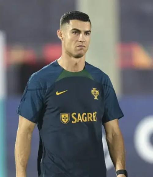 Ronaldo chọn tập gym cùng các cầu thủ đã đá chính, dù anh đã không đá chính, cũng không chấn thương. Ảnh: Alamy.