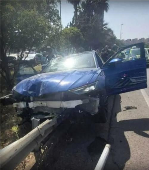 Kết quả của việc phóng xe như trong trò chơi điện tử. Ảnh: Solarpix.