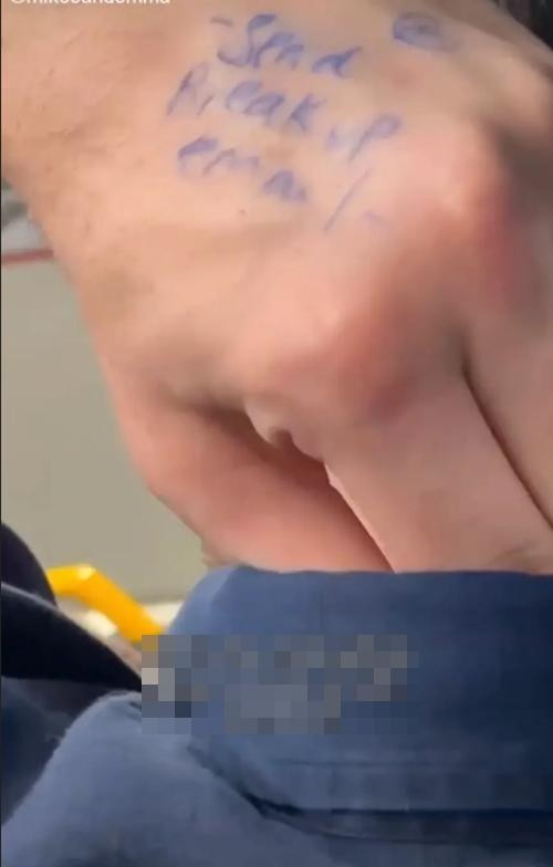 Phải nhớ việc chia tay mới được! Ảnh: Emma Chow.