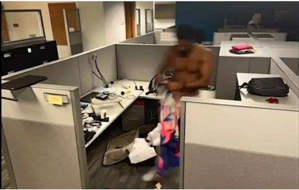 Simon nói rằng cuộc sống của anh ở công ty khá thoải mái, lại không phải trả tiền thuê nhà. Ảnh: Simon Jackson. Simon nói rằng cuộc sống của anh ở công ty khá thoải mái, lại không phải trả tiền thuê nhà. Ảnh: Simon Jackson.