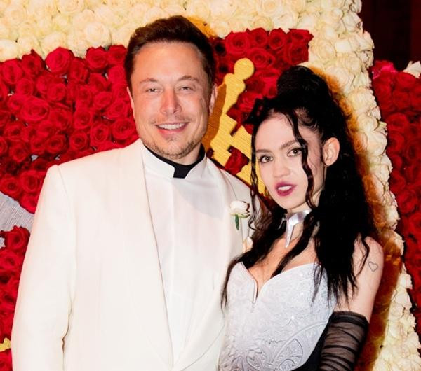 Elon Musk và Grimes lúc còn yêu nhau. Ảnh: Kevin Tachman/ Getty Images for Vogue.