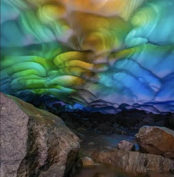 Ảnh trong hang băng khiến nhiều người ngẩn ngơ. Ảnh: Mathew Nichols. Ảnh trong hang băng khiến nhiều người ngẩn ngơ. Ảnh: Mathew Nichols.