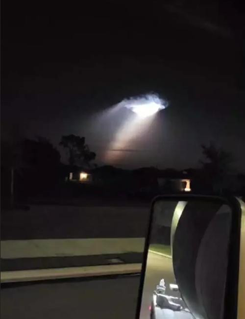 Hình ảnh khoảng sáng trên bầu trời. Ảnh: Tavaras Brinson.